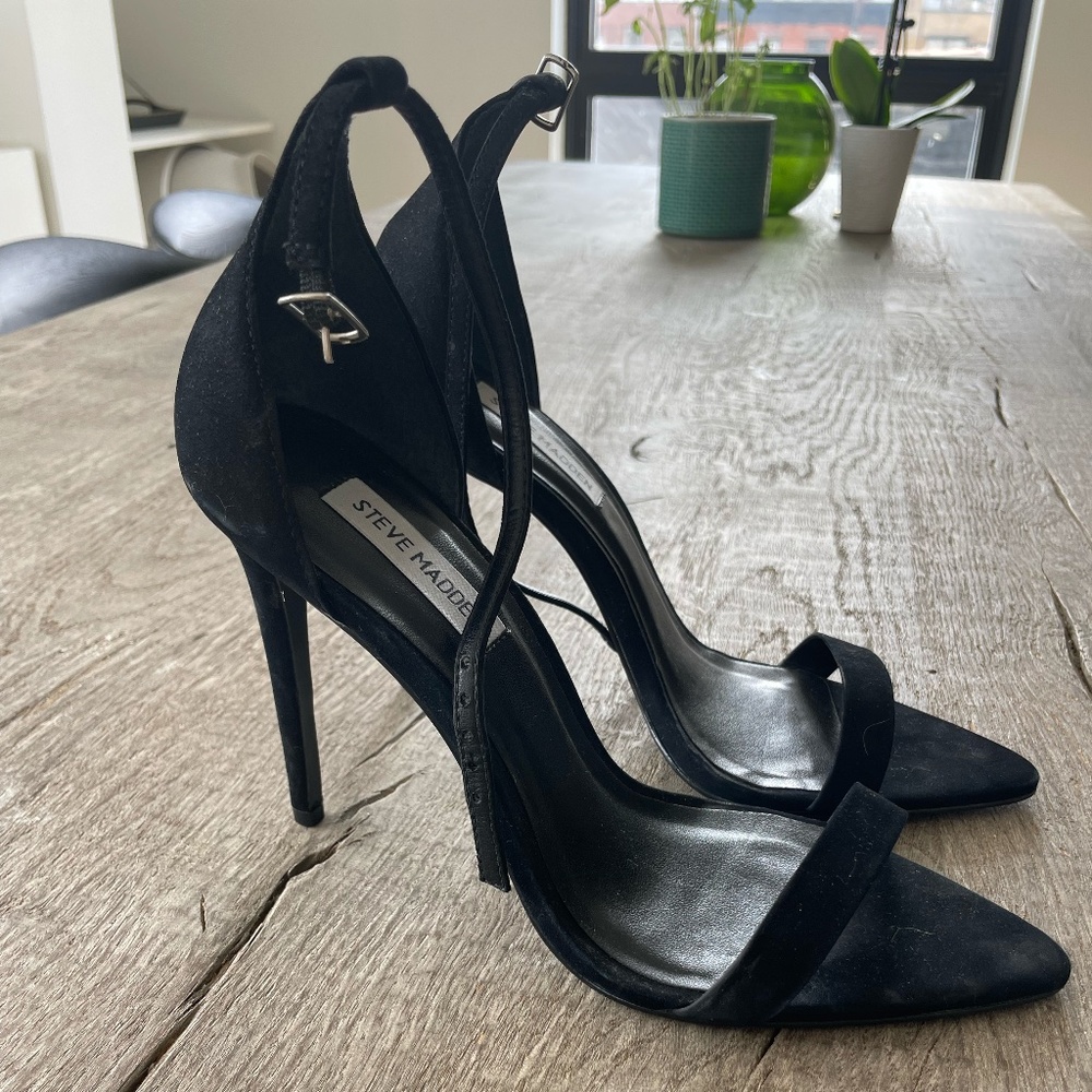 Steve Madden Black Pointed Toe Heels